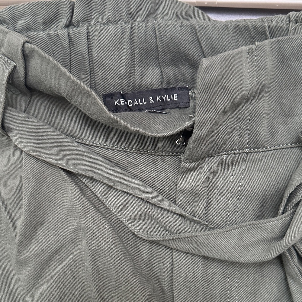 KENDALL & KYLIE Olive Green Paperbag Shorts Belted $47 SIZE SMALL Casual Frayed - Picture 4 of 6
